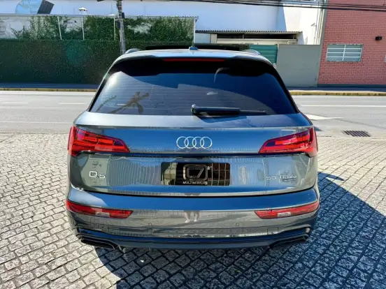 AUDI-Q5-2021