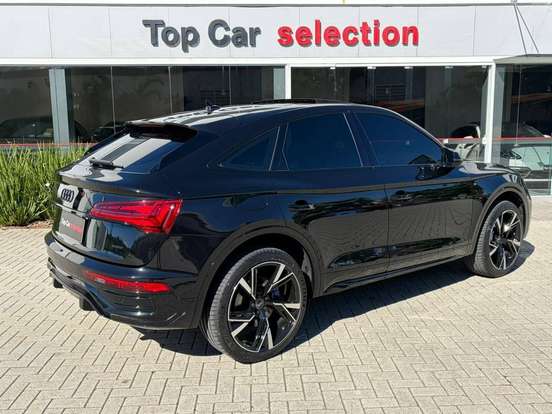 AUDI-Q5-2021