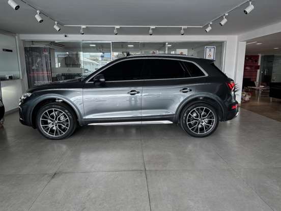 AUDI-Q5-2024