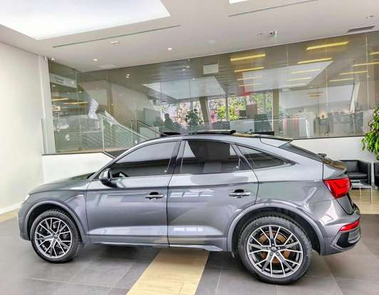 AUDI-Q5-2021