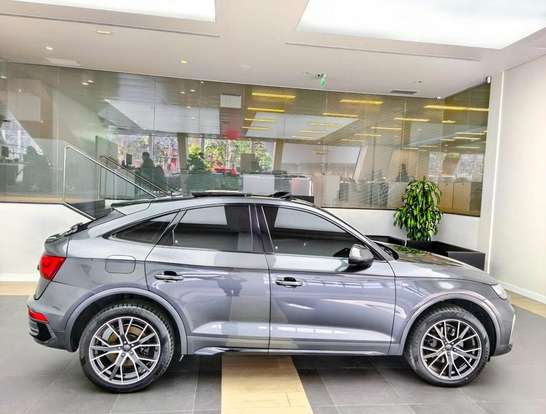 AUDI-Q5-2021