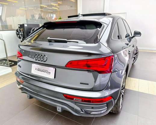 AUDI-Q5-2021