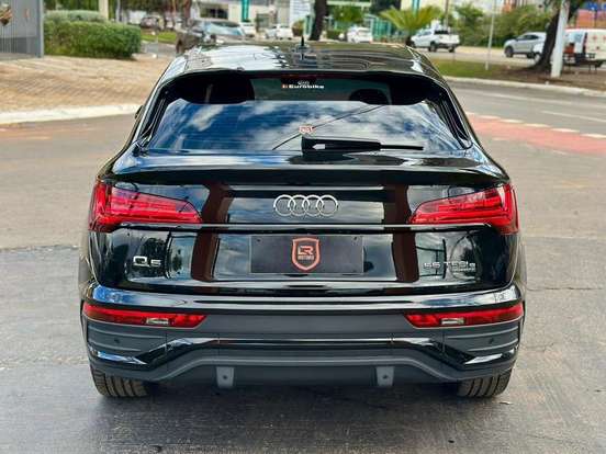 AUDI-Q5-2022