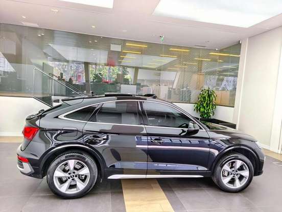 AUDI-Q5-2022