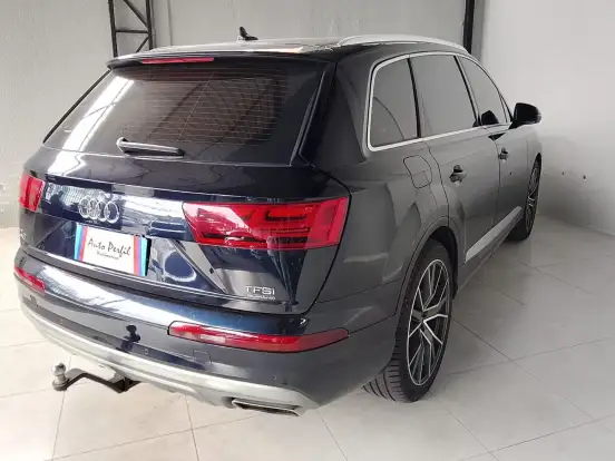 AUDI-Q7-2015