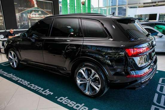 AUDI-Q7-2023