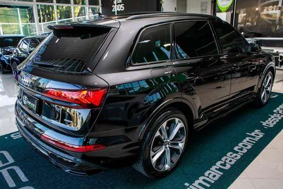 AUDI-Q7-2023