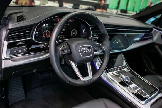 AUDI-Q7-2023