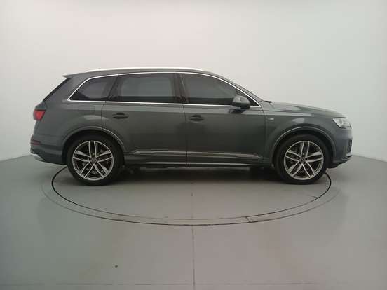 AUDI-Q7-2020