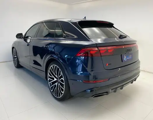 AUDI-Q8-2024