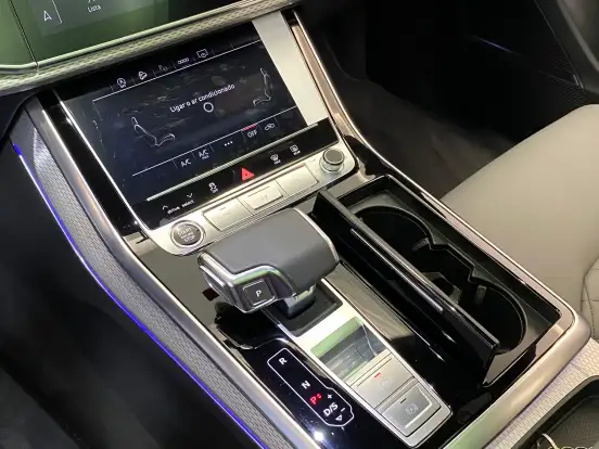 AUDI-Q8-2024