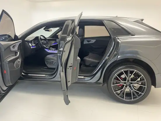 AUDI-Q8-2019