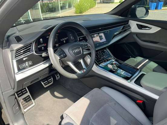 AUDI-Q8-2022