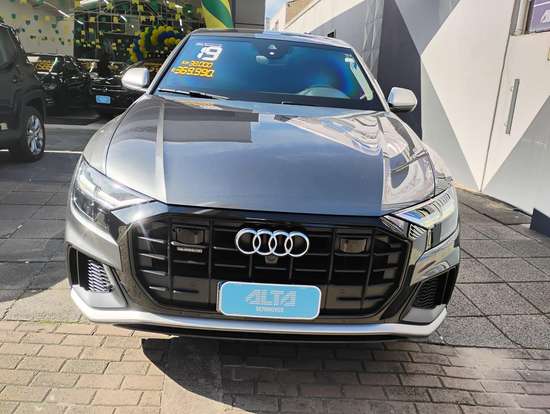 AUDI-Q8-2019