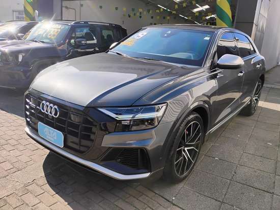 AUDI-Q8-2019