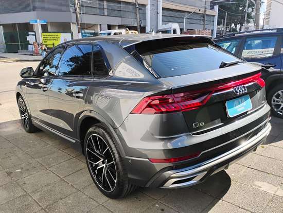 AUDI-Q8-2019