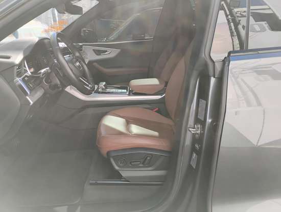 AUDI-Q8-2019