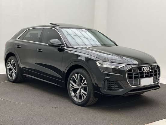 AUDI-Q8-2019