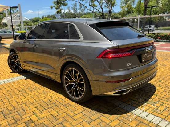 AUDI-Q8-2019