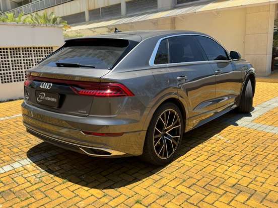 AUDI-Q8-2019