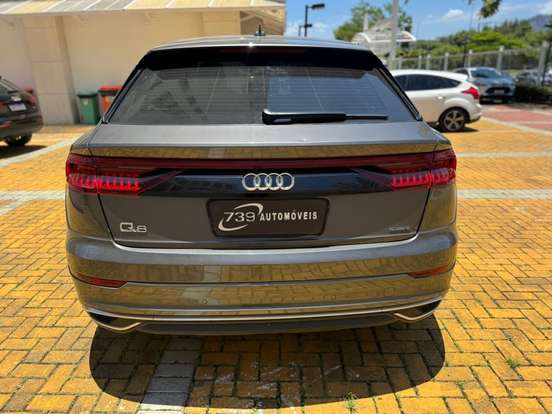 AUDI-Q8-2019