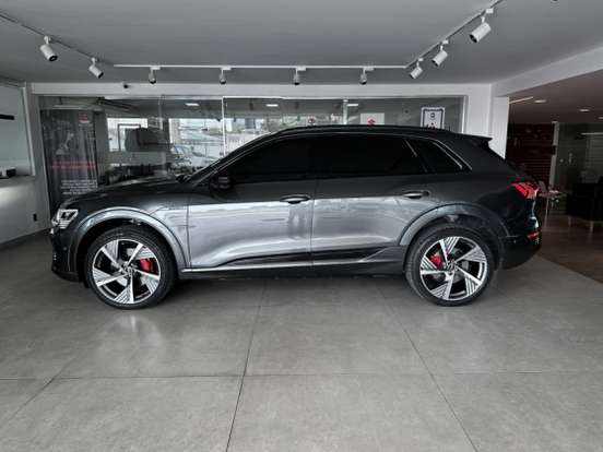 AUDI-Q8 E-TRON-55 ELÉTRICO PERFORMANCE BLACK QUATTRO AUDI-Q8 E-TRON-2023