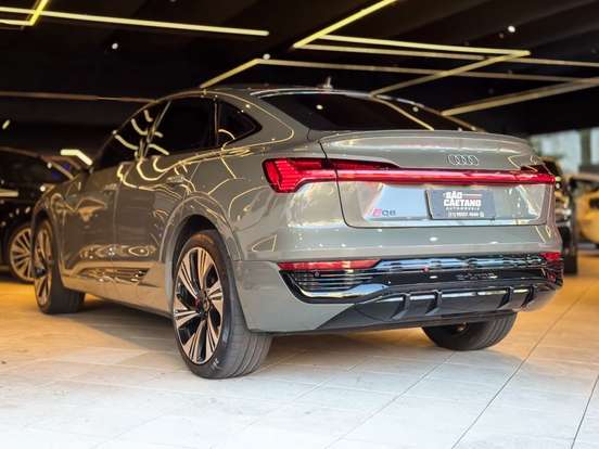 AUDI-Q8 E-TRON-2023