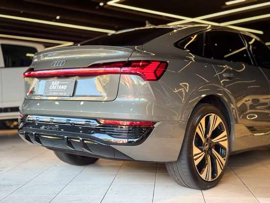 AUDI-Q8 E-TRON-2023