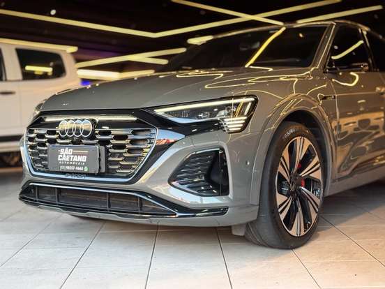 AUDI-Q8 E-TRON-2023