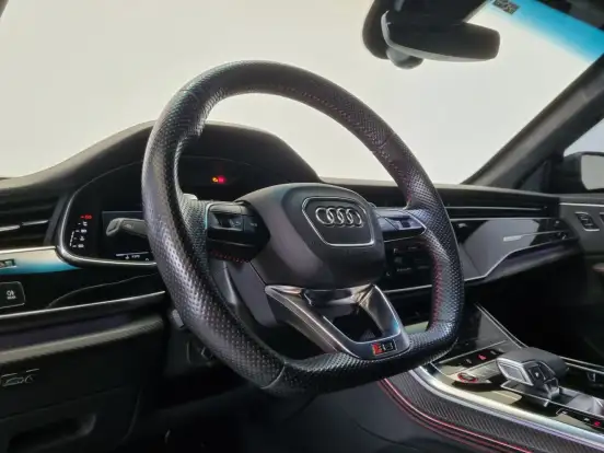 AUDI-RS Q8-2020