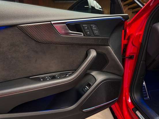 AUDI-RS4-2019