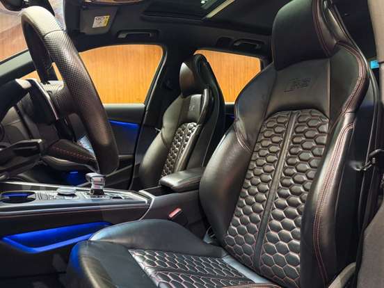 AUDI-RS4-2019