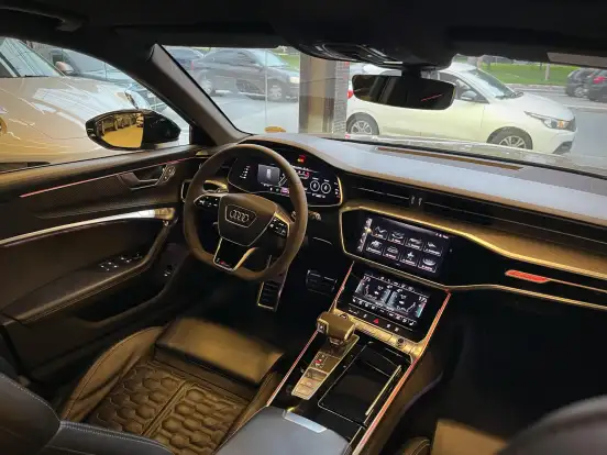 AUDI-RS6-2021