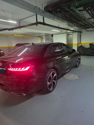 AUDI-A4-2023