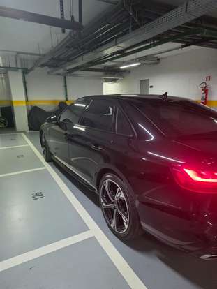 AUDI-A4-2023
