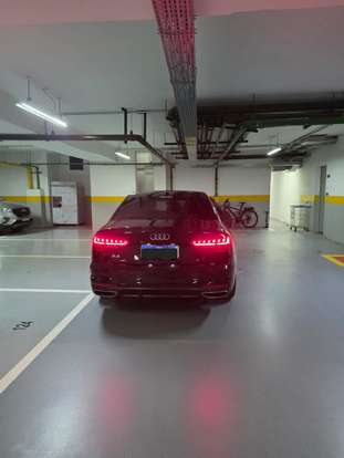 AUDI-A4-2023