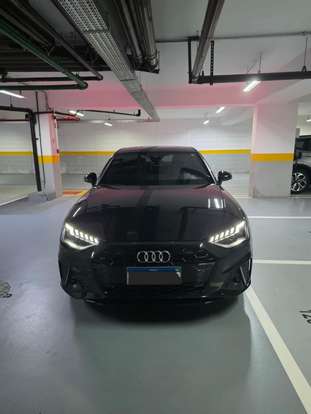 AUDI-A4-2023