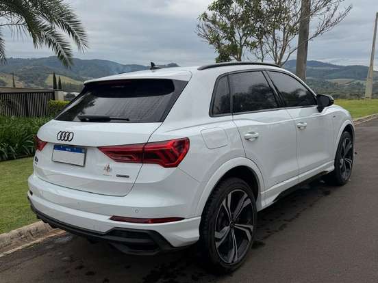 AUDI-Q3-2.0 40 TFSI GASOLINA PERFORMANCE BLACK PLUS QUATTRO TIPTRONIC AUDI-Q3-2024