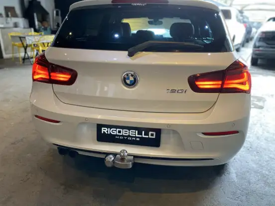 BMW-120i-2019