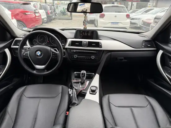 BMW-320i-2014