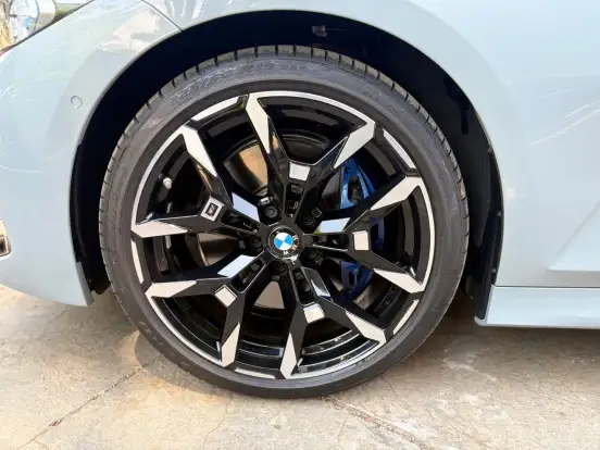 BMW-320i-2025