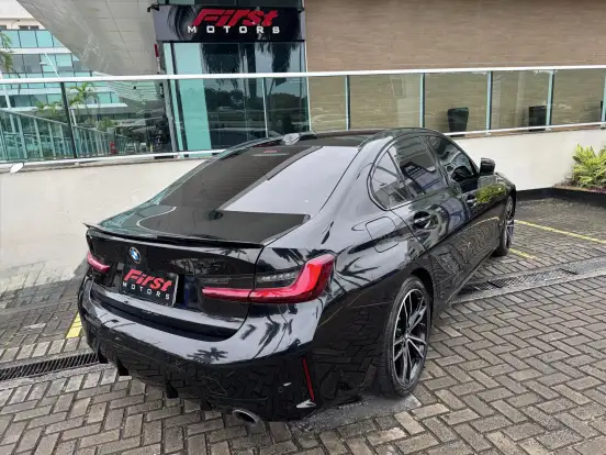 BMW-320i-2022