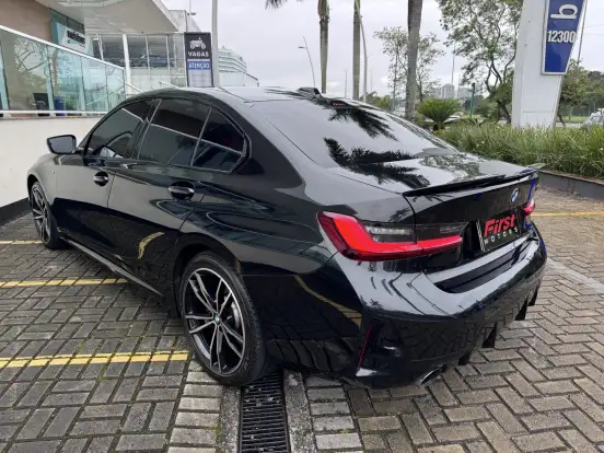 BMW-320i-2022