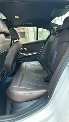 BMW-320i-2022