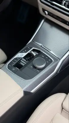 BMW-320i-2023