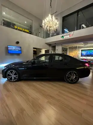 BMW-320i-2022