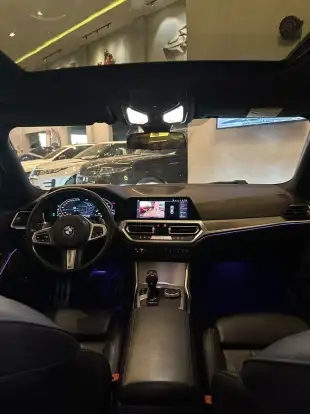 BMW-320i-2022
