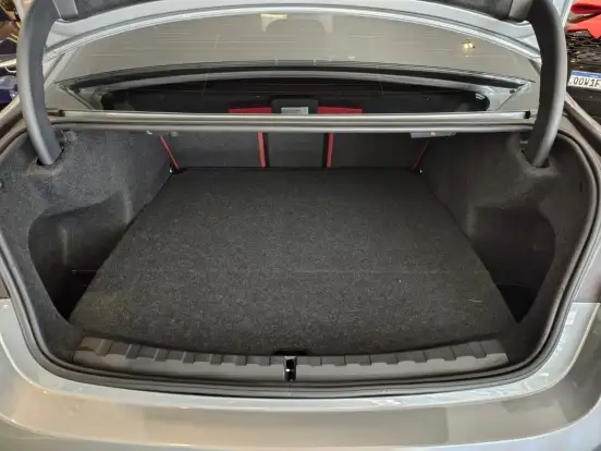 BMW-320i-2024