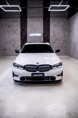 BMW-320i-2022