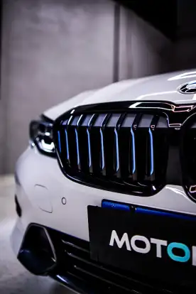 BMW-320i-2022